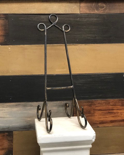 Decorate Metal Easel with Gold Tone Finish